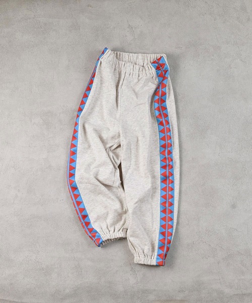 BIG FIELD（ビッグフィールド）の「トライアングルスウェットパンツ（スウェットパンツ・キッズ・チャコール/レッド/オフホワイト・80/90/95/100/110/120/130/140/150）」の5枚目の写真