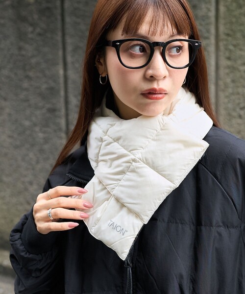PUBLUX(パブリュクス)の「TAION/タイオン BASIC DOWN SCARF/ベーシック ダウンマフラー 限定展開(マフラー・レディース・ブラック/ホワイト・ONE SIZE)」の2枚目の写真