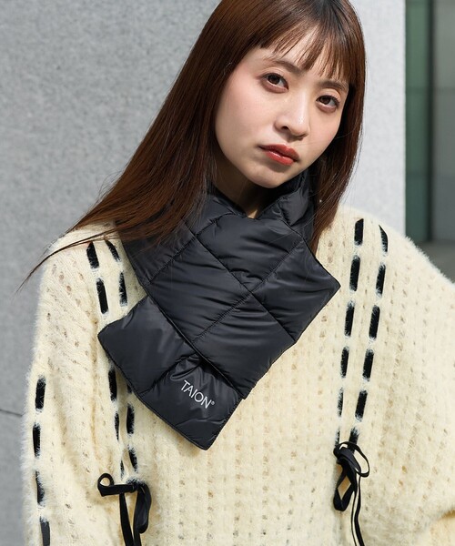 PUBLUX(パブリュクス)の「TAION/タイオン BASIC DOWN SCARF/ベーシック ダウンマフラー 限定展開(マフラー・レディース・ブラック/ホワイト・ONE SIZE)」の1枚目の写真