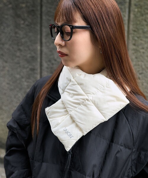 PUBLUX(パブリュクス)の「TAION/タイオン BASIC DOWN SCARF/ベーシック ダウンマフラー 限定展開(マフラー・レディース・ブラック/ホワイト・ONE SIZE)」の5枚目の写真