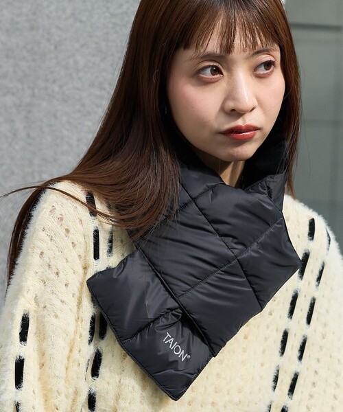 PUBLUX(パブリュクス)の「TAION/タイオン BASIC DOWN SCARF/ベーシック ダウンマフラー 限定展開(マフラー・レディース・ブラック/ホワイト・ONE SIZE)」の11枚目の写真