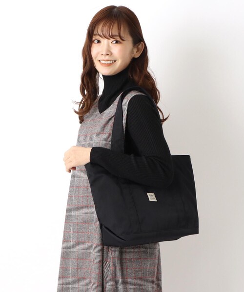 one'sterrace（ワンズテラス）の「anello スプラッシュA4トート（トートバッグ・レディース・ブラック系8/グレー系4/カーキ系5・99）」の6枚目の写真