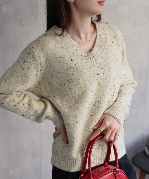 sakishimatokyo(サキシマトーキョー)の「Vネック ネップニット(ニット/セーター・レディース・パープル/ベージュ/ライトブルー/グレー/アイボリー・FREE)」の17枚目の写真