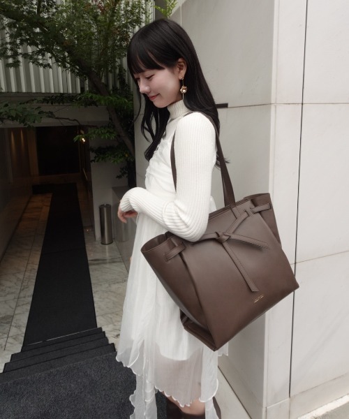 mellowneon（メロウネオン）の「ノットデザインA4トートバッグ（トートバッグ・レディース・ブラウン/ベージュ/ブラック・FREE）」の12枚目の写真
