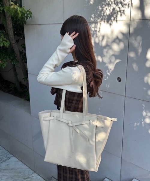 mellowneon（メロウネオン）の「ノットデザインA4トートバッグ（トートバッグ・レディース・ブラウン/ベージュ/ブラック・FREE）」の15枚目の写真