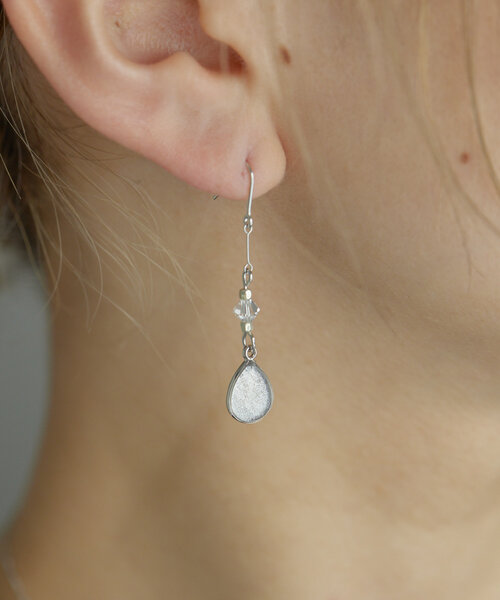 ear PAPILLONNER(イアパピヨネ)の「ラメドロップピアス(ピアス(両耳用)・レディース・シルバー/ゴールド・FREE)」の7枚目の写真