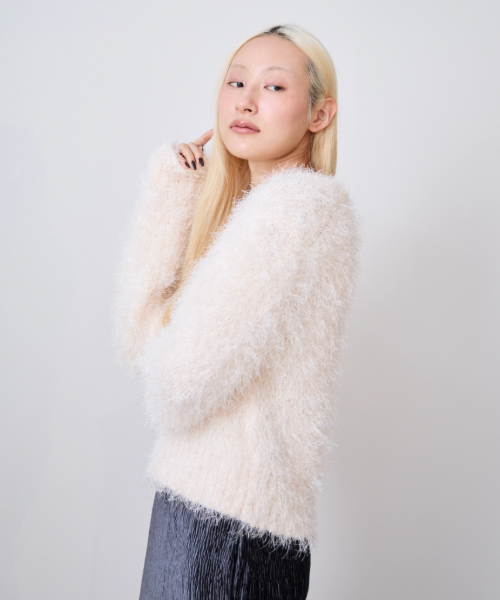 LUKU nari(ルクナーリ)の「フリンジニットプルオーバー(ニット/セーター・レディース・チャコール/ベージュ・F)」の3枚目の写真