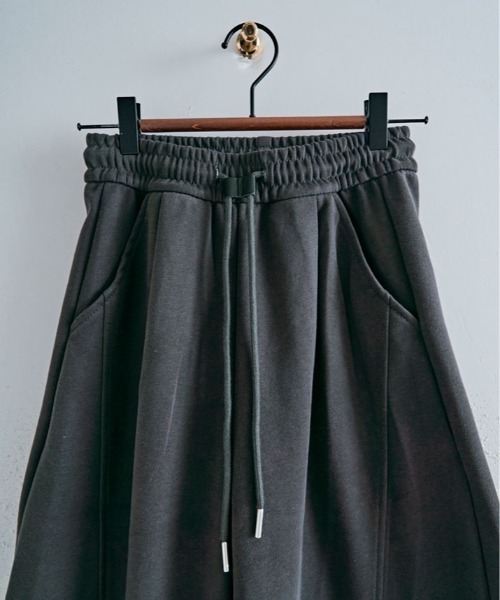 kirakiraShop(キラキラショップ)の「タック入り カービング スウェット パンツ(スウェットパンツ・レディース・オートミール/チャコール/ネイビー/ボルドー/ブラック・S/M/L)」の13枚目の写真