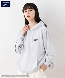 Reebok（リーボック）の「【EC別注】Reebok リーボック ブランド ロゴ ワンポイント 刺繍 裏毛 プルオーバー スウェット パーカー フーディー（パーカー）」