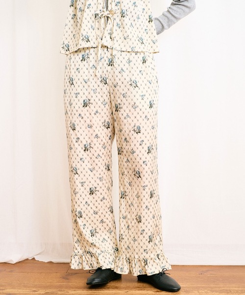 fig Ｌondon（フィグロンドン）の「●Grandma sofa frill pants（その他パンツ・レディース・グリーン/ブルー・FREE）」の2枚目の写真