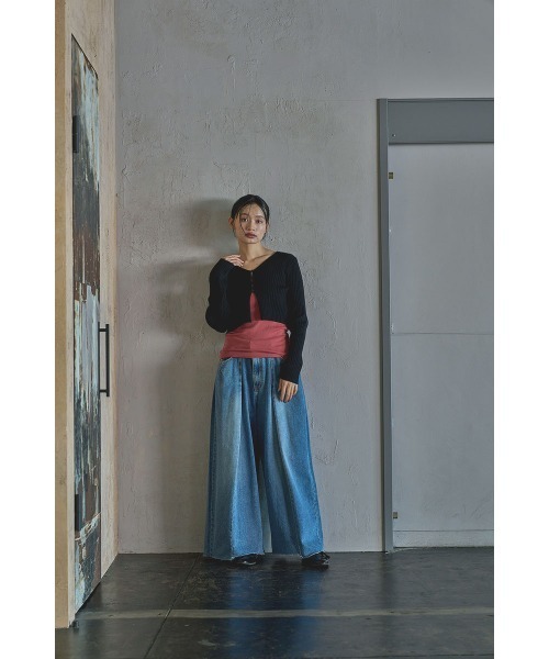 marjour（マージュール）の「RIB KNIT SHORT CARDIGAN（カーディガン/ボレロ・レディース・ブラック/オフホワイト・M）」の5枚目の写真