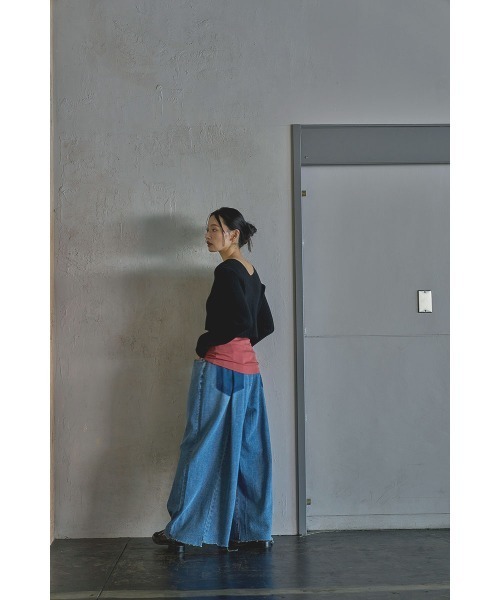 marjour（マージュール）の「RIB KNIT SHORT CARDIGAN（カーディガン/ボレロ・レディース・ブラック/オフホワイト・M）」の6枚目の写真