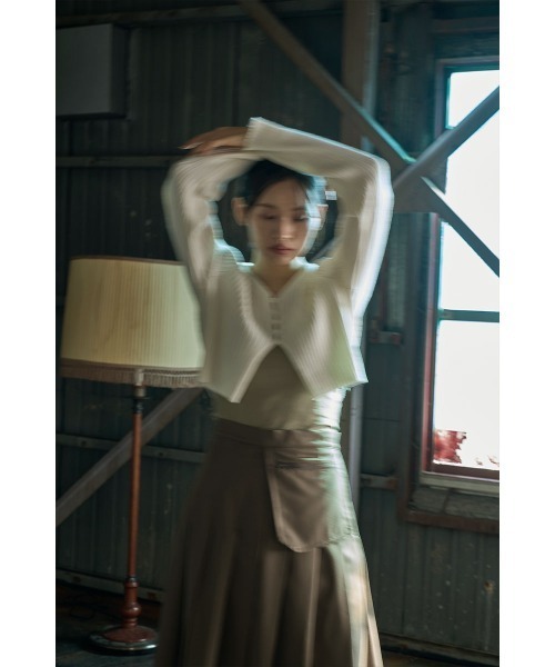 marjour（マージュール）の「RIB KNIT SHORT CARDIGAN（カーディガン/ボレロ・レディース・ブラック/オフホワイト・M）」の14枚目の写真