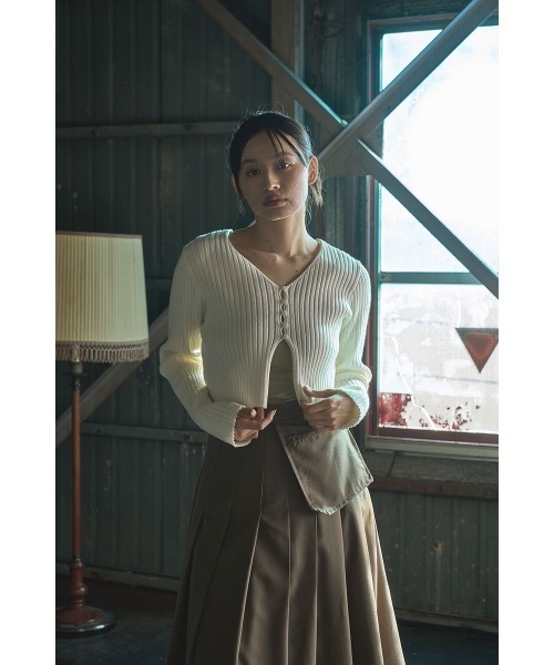 marjour（マージュール）の「RIB KNIT SHORT CARDIGAN（カーディガン/ボレロ・レディース・ブラック/オフホワイト・M）」の15枚目の写真