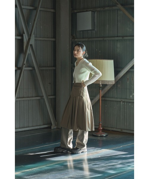 marjour（マージュール）の「RIB KNIT SHORT CARDIGAN（カーディガン/ボレロ・レディース・ブラック/オフホワイト・M）」の18枚目の写真