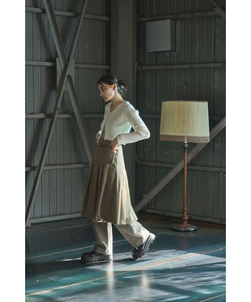 marjour（マージュール）の「RIB KNIT SHORT CARDIGAN（カーディガン/ボレロ・レディース・ブラック/オフホワイト・M）」の19枚目の写真