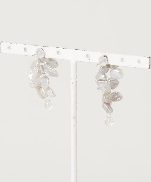 NOJESS(ノジェス)の「シルバーパールピアス(ピアス(両耳用)・レディース・グレー系その他・FREE)」の4枚目の写真