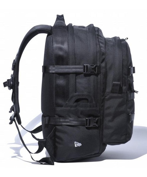 NEW ERA(ニューエラ)の「NEW ERA/ニューエラ バックパック CARRIER PACK キャリアパック 35L プリントロゴ ブラック × ホワイト 251 14521347(バックパック/リュック・メンズ・ブラック・FREE)」の3枚目の写真