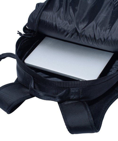 NEW ERA(ニューエラ)の「NEW ERA/ニューエラ バックパック CARRIER PACK キャリアパック 35L プリントロゴ ブラック × ホワイト 251 14521347(バックパック/リュック・メンズ・ブラック・FREE)」の11枚目の写真
