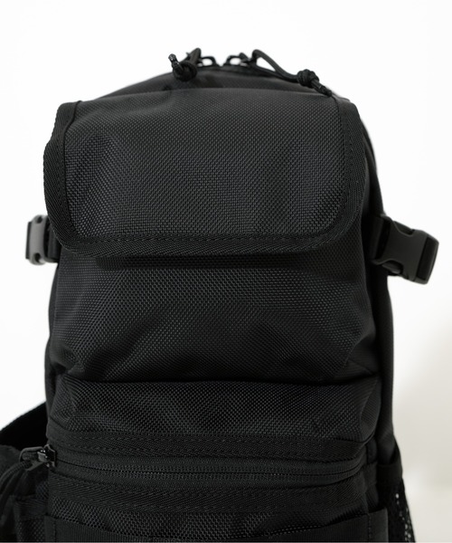 NEW ERA（ニューエラ）の「【NEW ERA/ニューエラ】SLING BODY BAG（ボディバッグ/ウエストポーチ・メンズ・ブラック系その他/ブラック・FREE）」の9枚目の写真