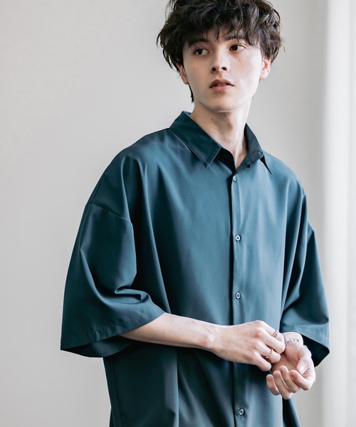 Rocky Monroe(ロッキーモンロー)の「接触冷感 オーバーサイズとろみビッグシルエットストレッチレギュラーカラー半袖シャツ(シャツ/ブラウス・メンズ・チャコールグレー/ホワイト/バーガンディー/ブルー/ブラック/ブルーグリーン/グレイッシュベージュ・XL/M/L)」の12枚目の写真