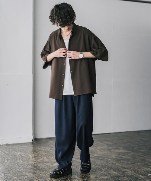 Rocky Monroe(ロッキーモンロー)の「新色追加 接触冷感 オーバーサイズとろみビッグシルエットストレッチレギュラーカラー半袖シャツ(シャツ/ブラウス・メンズ・チャコールグレー/ホワイト/バーガンディー/ブルー/ブラック/ブルーグリーン/グレイッシュベージュ・XL/M/L)」の16枚目の写真