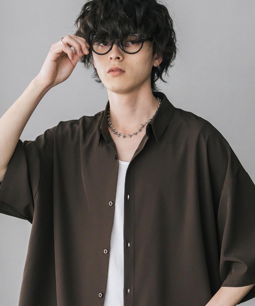 Rocky Monroe(ロッキーモンロー)の「新色追加 接触冷感 オーバーサイズとろみビッグシルエットストレッチレギュラーカラー半袖シャツ(シャツ/ブラウス・メンズ・チャコールグレー/ホワイト/バーガンディー/ブルー/ブラック/ブルーグリーン/グレイッシュベージュ・XL/M/L)」の17枚目の写真