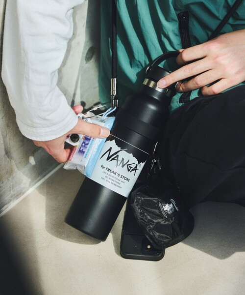NANGA（ナンガ）の「NANGA × Hydro Flask × FREAK'S STORE/ナンガ × ハイドロフラスク × フリークスストア 別注 24oz STANDARD MOUTH ハイドロフラスク スタンダードマウス（水筒・メンズ・ブラック/オレンジ・ONE SIZE）」の2枚目の写真