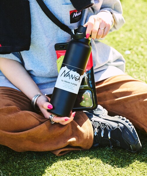 NANGA（ナンガ）の「NANGA × Hydro Flask × FREAK'S STORE/ナンガ × ハイドロフラスク × フリークスストア 別注 24oz STANDARD MOUTH ハイドロフラスク スタンダードマウス（水筒・メンズ・ブラック/オレンジ・ONE SIZE）」の12枚目の写真