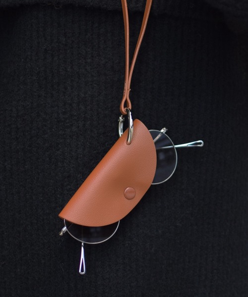 Marient(マリエント)の「Glasses Key Holder Necklace/サングラス メガネ キー ネックホルダー(ネックレス・レディース・ブラック/ブラウン・FREE)」の1枚目の写真