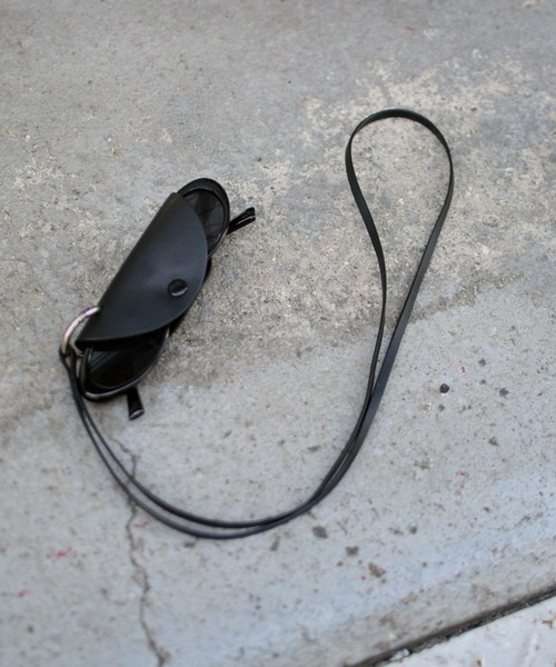 Marient(マリエント)の「Glasses Key Holder Necklace/サングラス メガネ キー ネックホルダー(ネックレス・レディース・ブラック/ブラウン・FREE)」の2枚目の写真