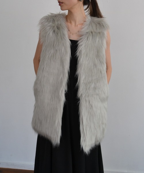Mela（メラ）の「FAKE FUR VEST（その他アウター・レディース・ブラック/ホワイト/グレー/モカ・S/M/L）」の3枚目の写真
