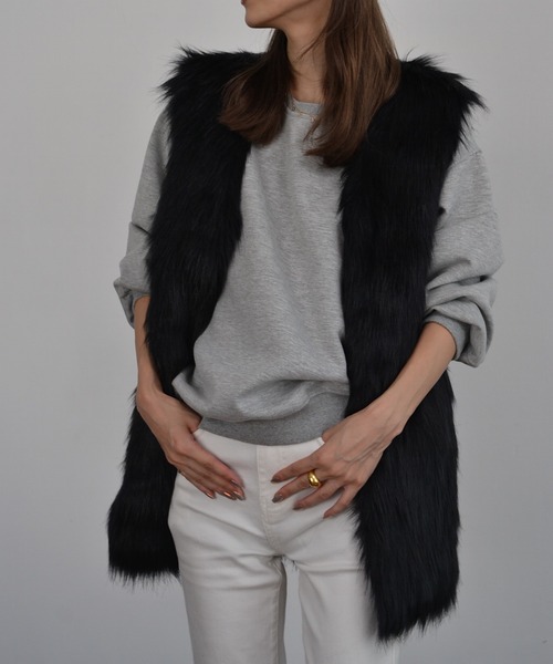Mela(メラ)の「FAKE FUR VEST(その他アウター・レディース・ブラック/ホワイト/グレー/モカ・S/M/L)」の1枚目の写真