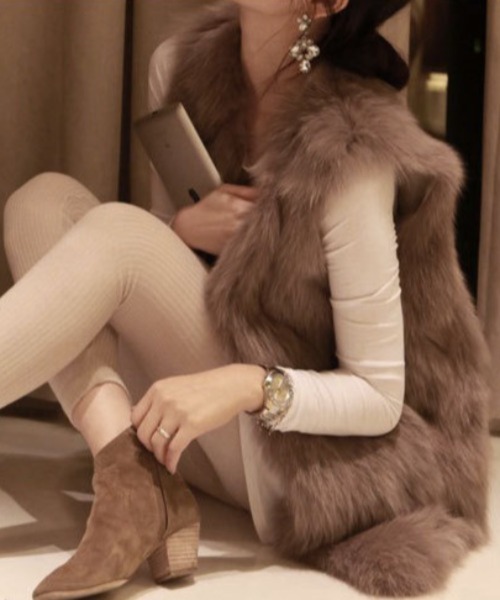 Mela(メラ)の「FAKE FUR VEST(その他アウター・レディース・ブラック/ホワイト/グレー/モカ・S/M/L)」の4枚目の写真
