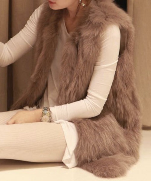 Mela(メラ)の「FAKE FUR VEST(その他アウター・レディース・ブラック/ホワイト/グレー/モカ・S/M/L)」の8枚目の写真