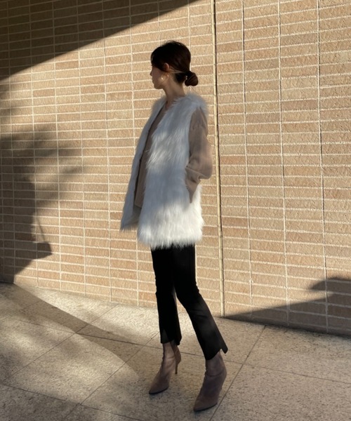 Mela(メラ)の「FAKE FUR VEST(その他アウター・レディース・ブラック/ホワイト/グレー/モカ・S/M/L)」の10枚目の写真