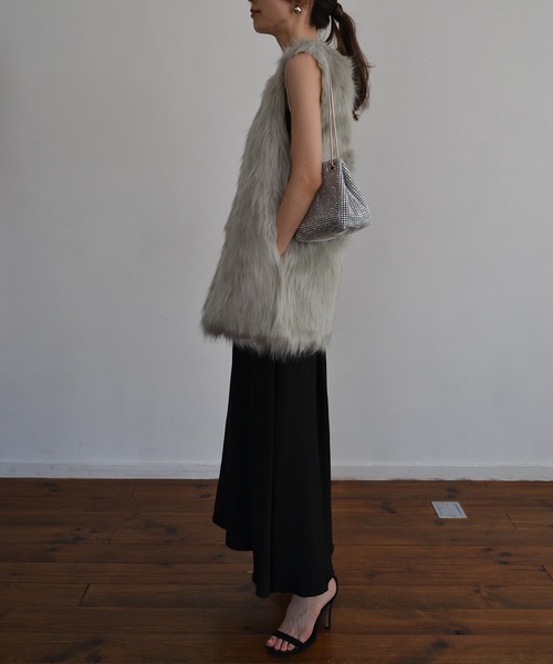 Mela(メラ)の「FAKE FUR VEST(その他アウター・レディース・ブラック/ホワイト/グレー/モカ・S/M/L)」の14枚目の写真