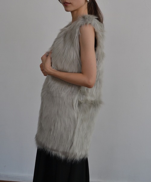 Mela(メラ)の「FAKE FUR VEST(その他アウター・レディース・ブラック/ホワイト/グレー/モカ・S/M/L)」の16枚目の写真