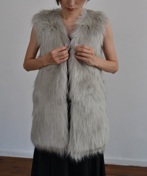 Mela(メラ)の「FAKE FUR VEST(その他アウター・レディース・ブラック/ホワイト/グレー/モカ・S/M/L)」の17枚目の写真