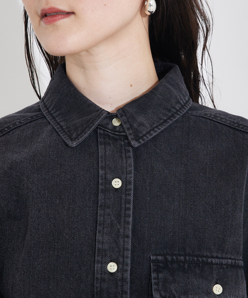 qualite scape(カリテ スケープ)の「ミドルオンスデニムシャツ/オフィスカジュアル/秋服(シャツ/ブラウス・レディース・ブルー/スミクロ・フリー)」の13枚目の写真