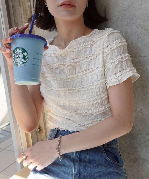 Lots of Love（ロッツオブラブ）の「シャーリングフリルTシャツ（Tシャツ/カットソー・レディース・カーキ/ブラック/アイボリー/ピンク/ホワイト・M）」の3枚目の写真