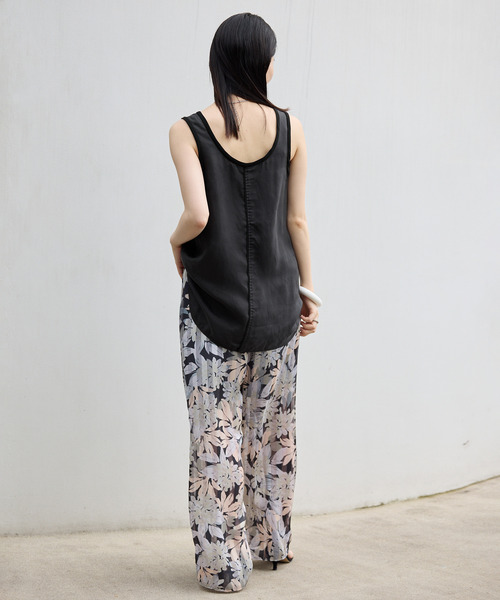 VERMEIL par iena(ヴェルメイユパーイエナ)の「《WEB限定/追加》シアーストライプフラワープリントパンツ(その他パンツ・レディース・その他1・38/36)」の2枚目の写真