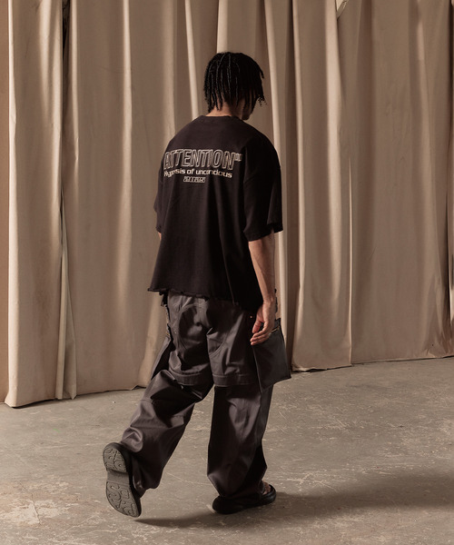 LIBERE(リベーレ)の「LIBERE リベーレ / ATTENTION T-SHIRT アテンショングラフィックダメージTシャツ / 251203-251204(Tシャツ/カットソー・メンズ・ブラック/ホワイト・LARGE/MEDIUM/SMALL)」の3枚目の写真