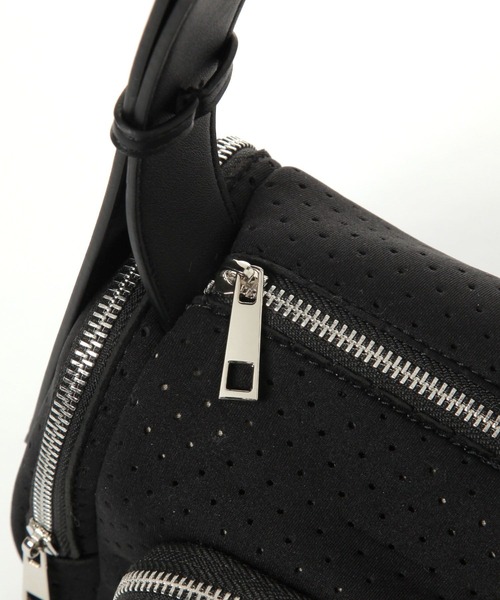 BAYFLOW（ベイフロー）の「[ペットボトルが入るサイズ感]パンチングマルチポケショルダーバッグ（ショルダーバッグ・レディース・グレー/ブルー/ブラック・FREE）」の8枚目の写真
