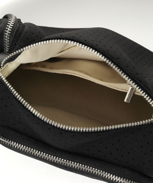 BAYFLOW（ベイフロー）の「[ペットボトルが入るサイズ感]パンチングマルチポケショルダーバッグ（ショルダーバッグ・レディース・グレー/ブルー/ブラック・FREE）」の14枚目の写真