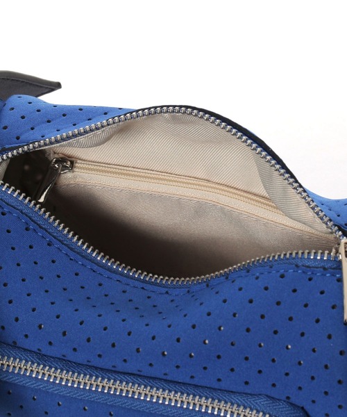 BAYFLOW（ベイフロー）の「[ペットボトルが入るサイズ感]パンチングマルチポケショルダーバッグ（ショルダーバッグ・レディース・グレー/ブルー/ブラック・FREE）」の19枚目の写真