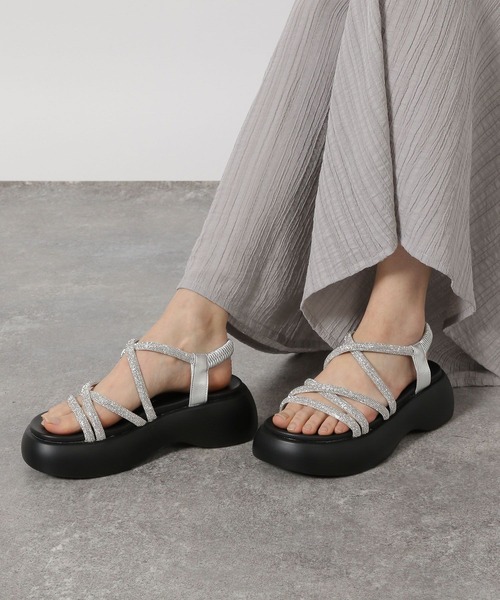 LAKOLE(ラコレ)の「キラキラチューブサンダル / 290753(サンダル・レディース・シルバー/ブラック・LARGE/MEDIUM)」の3枚目の写真