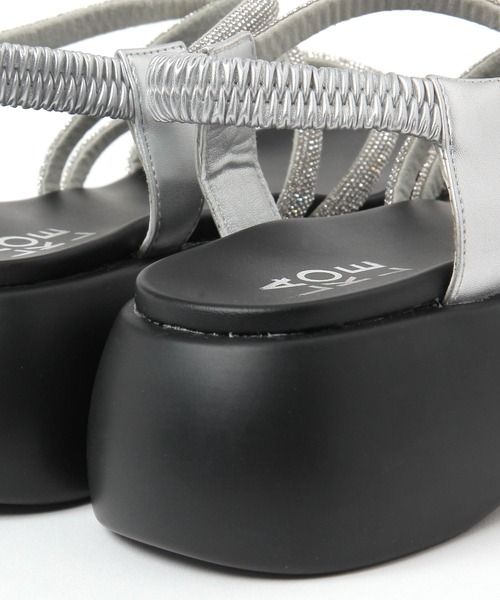 LAKOLE(ラコレ)の「キラキラチューブサンダル / 290753(サンダル・レディース・シルバー/ブラック・LARGE/MEDIUM)」の19枚目の写真