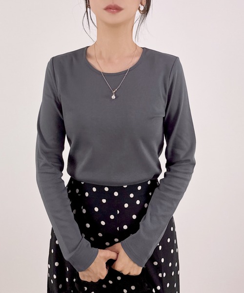 CLOTHY(クロシィ)の「【柔らかで伸縮性にバツグンのフライス生地☆】コットン100%クルーネック長袖Tシャツ(Tシャツ/カットソー・レディース・ブラック/オフホワイト/チャコールグレー/グレイッシュベージュ/アイボリー/モカ/ネイビー・LARGE/MEDIUM/SMALL)」の22枚目の写真