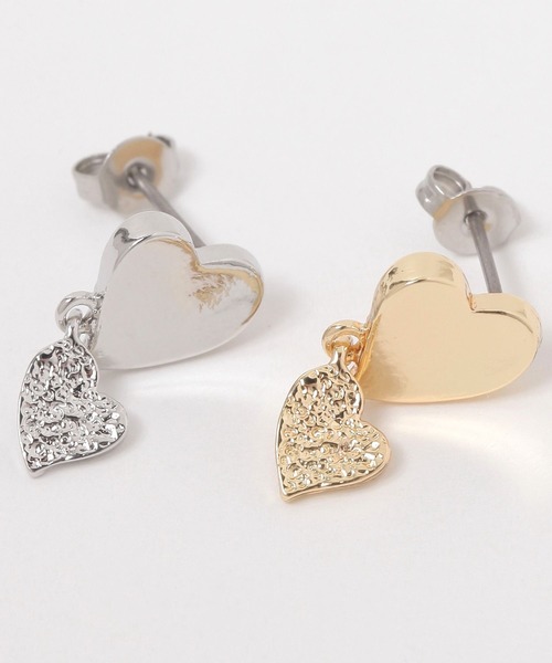 FOREVER 21（フォーエバー トゥエンティーワン）の「ダブルハートピアス（ピアス（両耳用）・レディース・ゴールド/シルバー・FREE）」の5枚目の写真